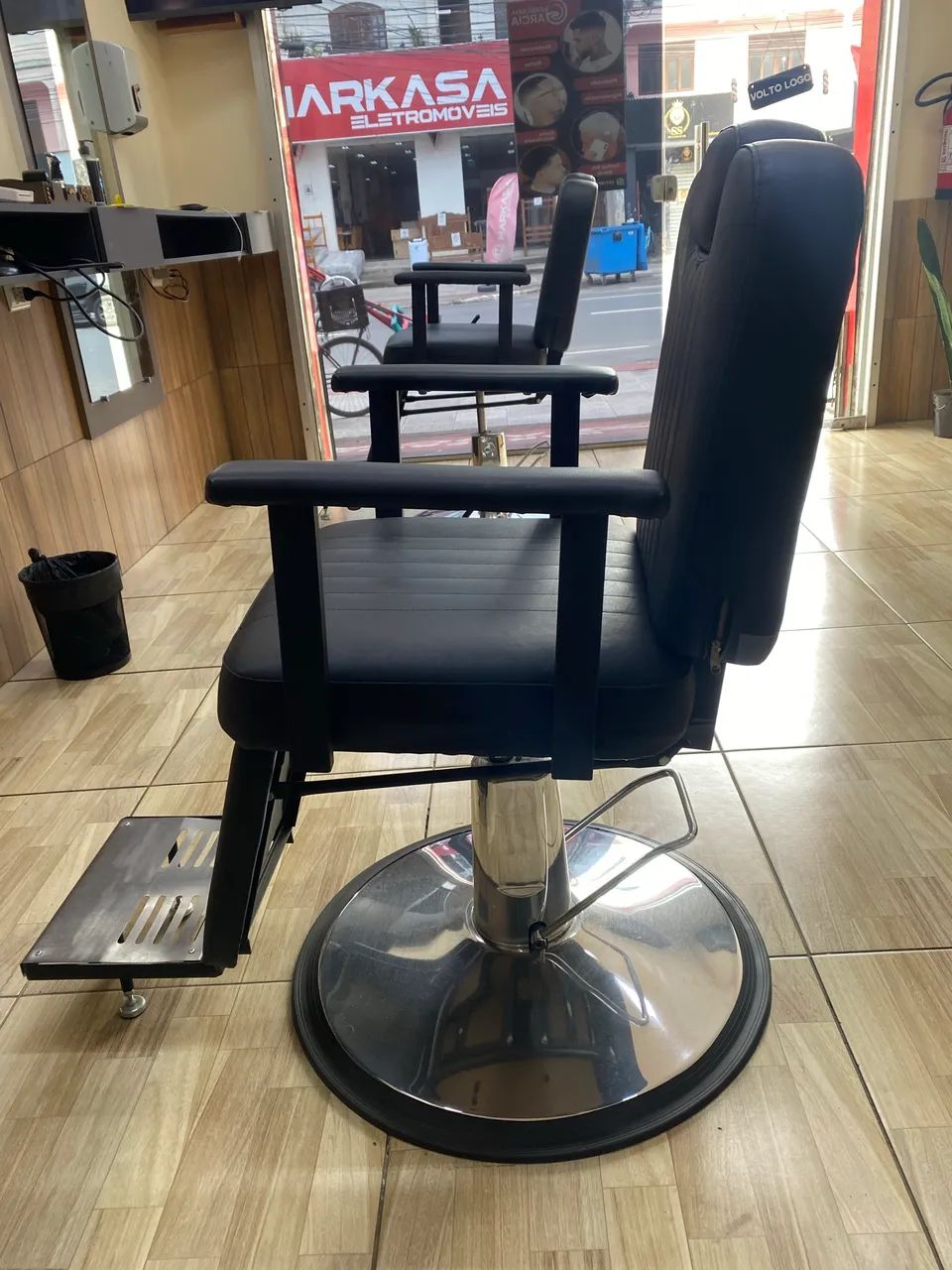 Barbearia, itens, cadeiras etc