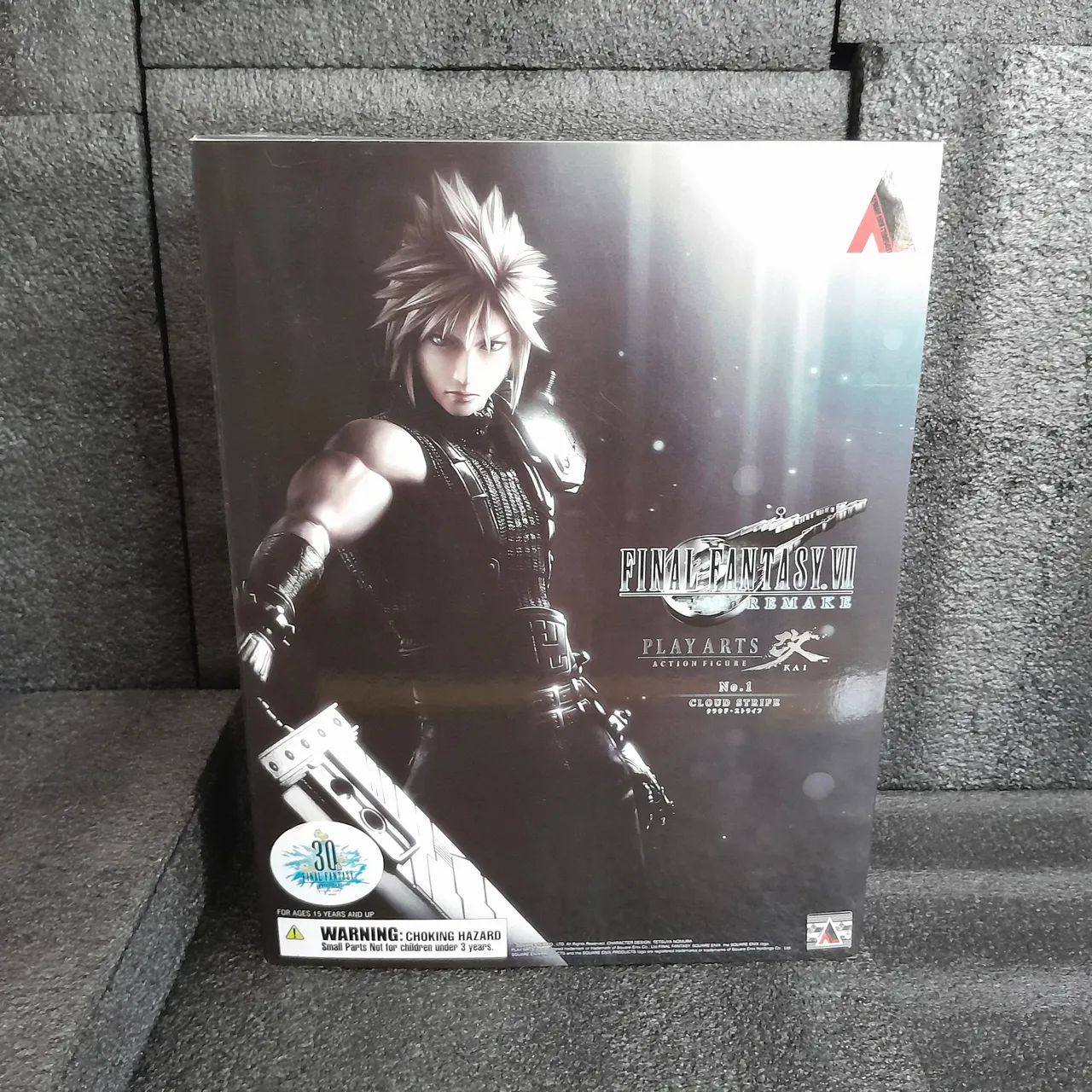 Play Arts Kai Cloud Strife Final Fantasy VII Remake Original