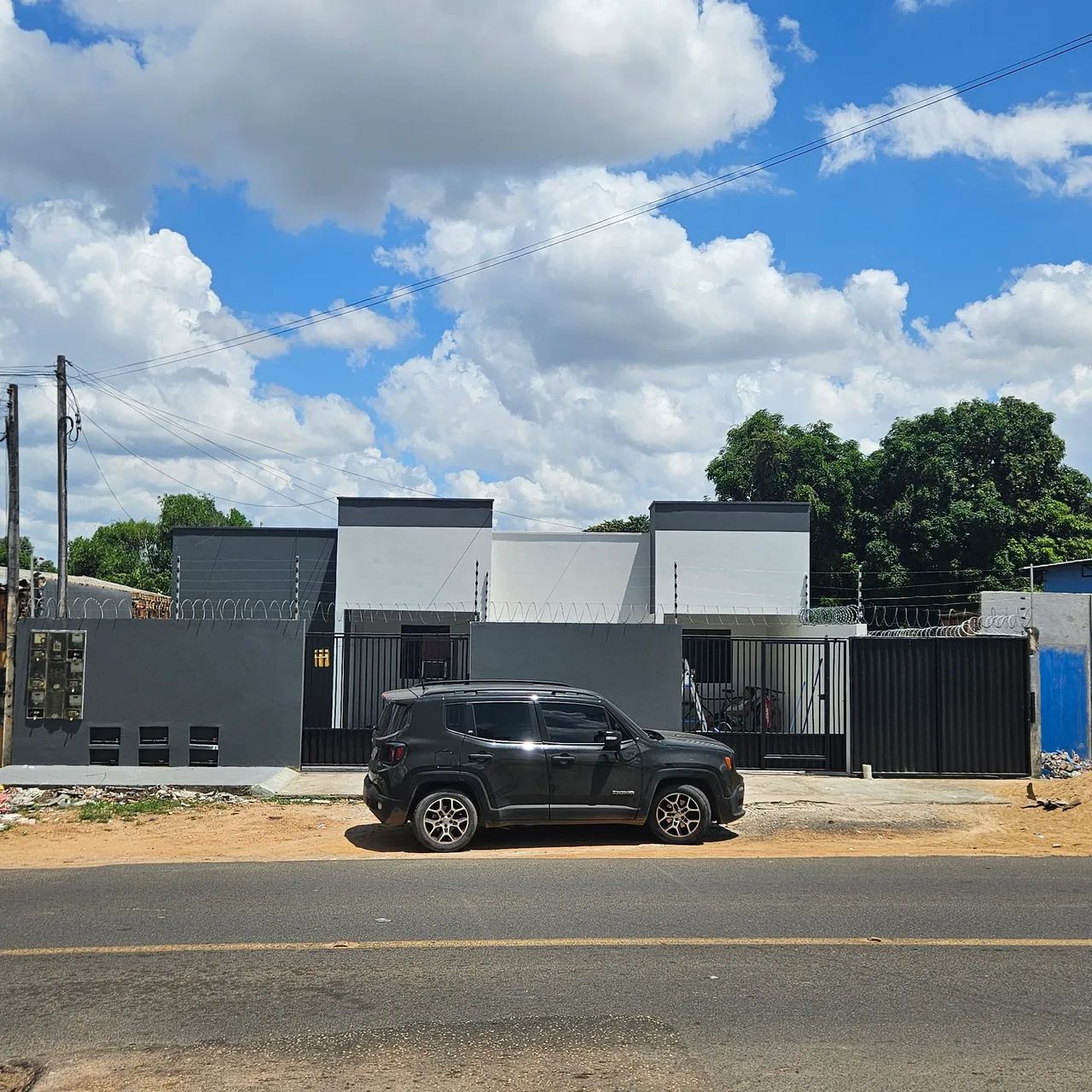 Vendo condomínio residencial em área comercial, com 425m²,  no Bairro Aracelis.