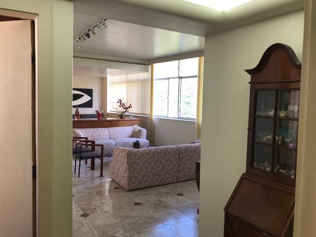 Rua Itacuruçá , 04 dormitórios , amplo (170m2) juntinho ao metô