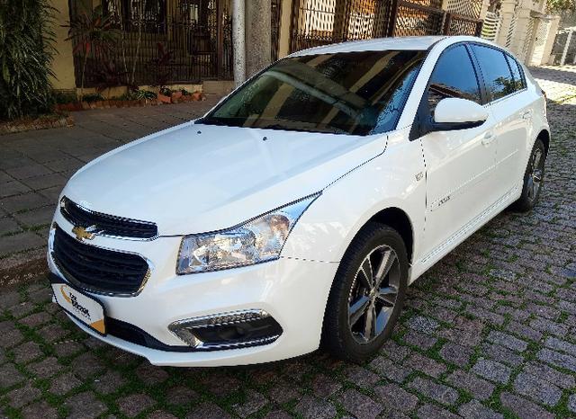 Cruze LT Sport - Aut. Multimídia,Bancos em couro, Câmera de ré, 1.8