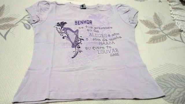 Blusa de malha lilas claro baby look