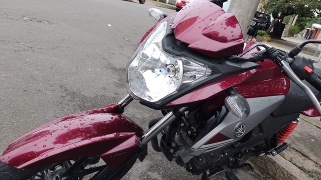 MOTO MUITO INTEIRA COMPLETINHA