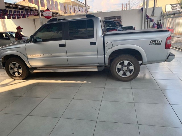 S10 EXECUTIVE 2011 4X2