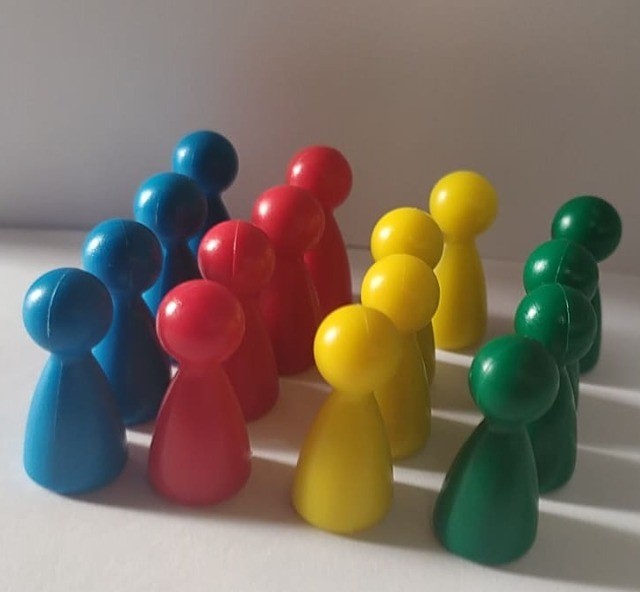16 Pinos E 4 Dados Grandes P/ Jogo De Ludo - Foto 4