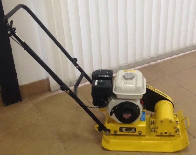 Placa Compactadora Motor Gasolina 5,5 Cv Marca Honda Novo