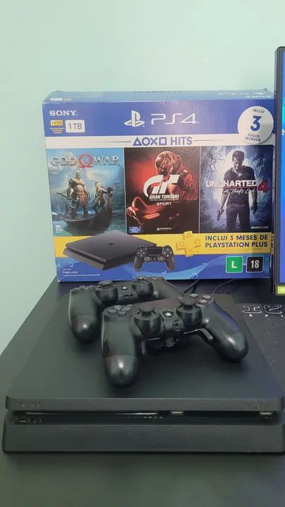 Playstation 4 Slim 1TB na caixa - 2 controles + strike pack - Foto 2