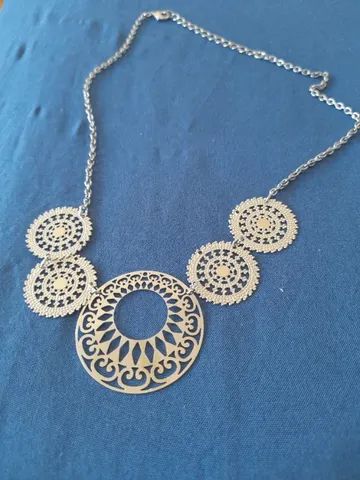 Colar prateado detalhes círculos - Foto 2