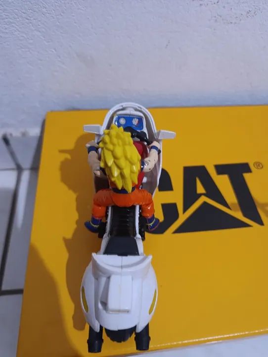 Boneco Goku super Sayajin 3 e moto da Bulma - Foto 4