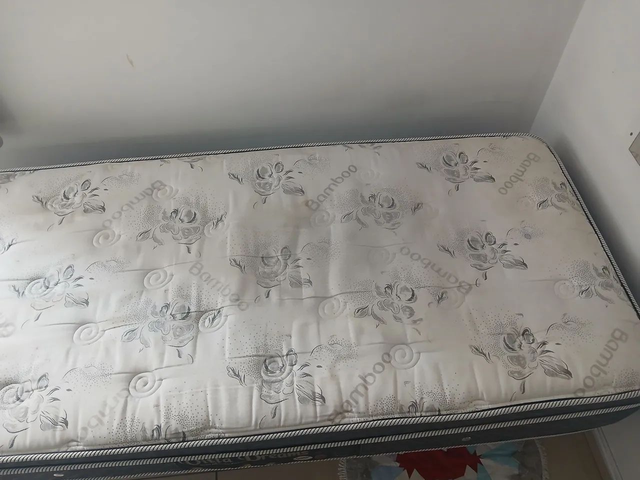 Colchão de solteiro molas ensacadas 