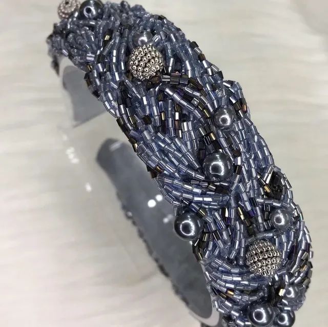Tiara luxo larga bordada em pedraria  - Foto 2