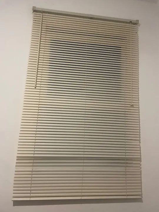 Persianas de madeira branca