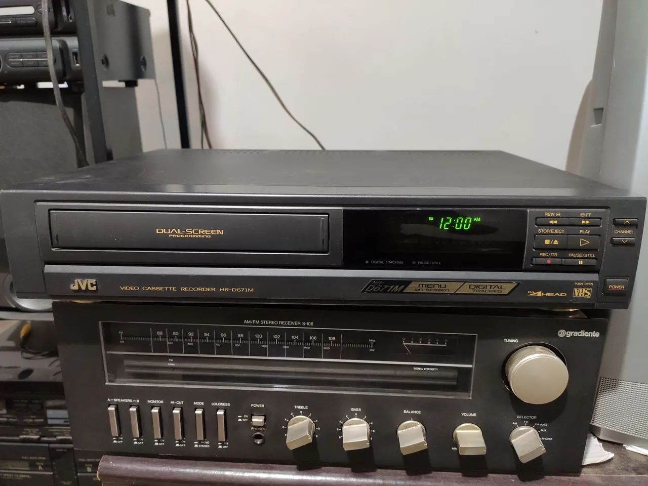 Video Cassete JVC HR D671M raro liga mas cospe fita