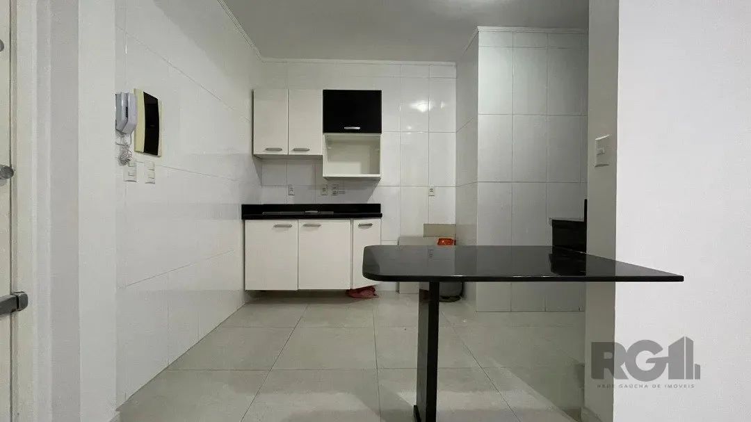 Excelente duplex de 2 dormitórios semi mobiliado. Living da parte inferior com espaço que  - Foto 3