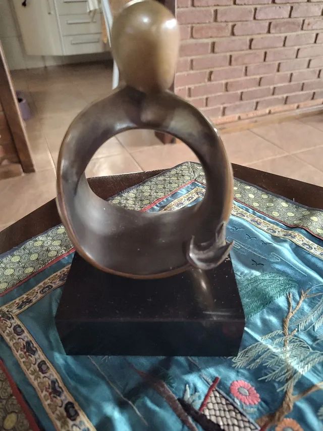 Escultura em bronze