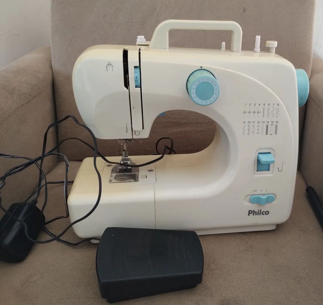 Máquina de Costura Philco - Usada