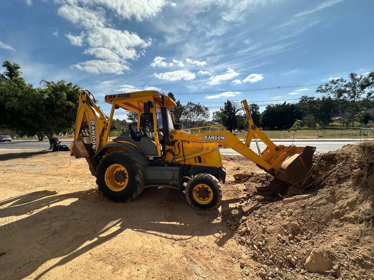Retroescavadeira Randon RK 406B 2011 4x4 - Foto 4