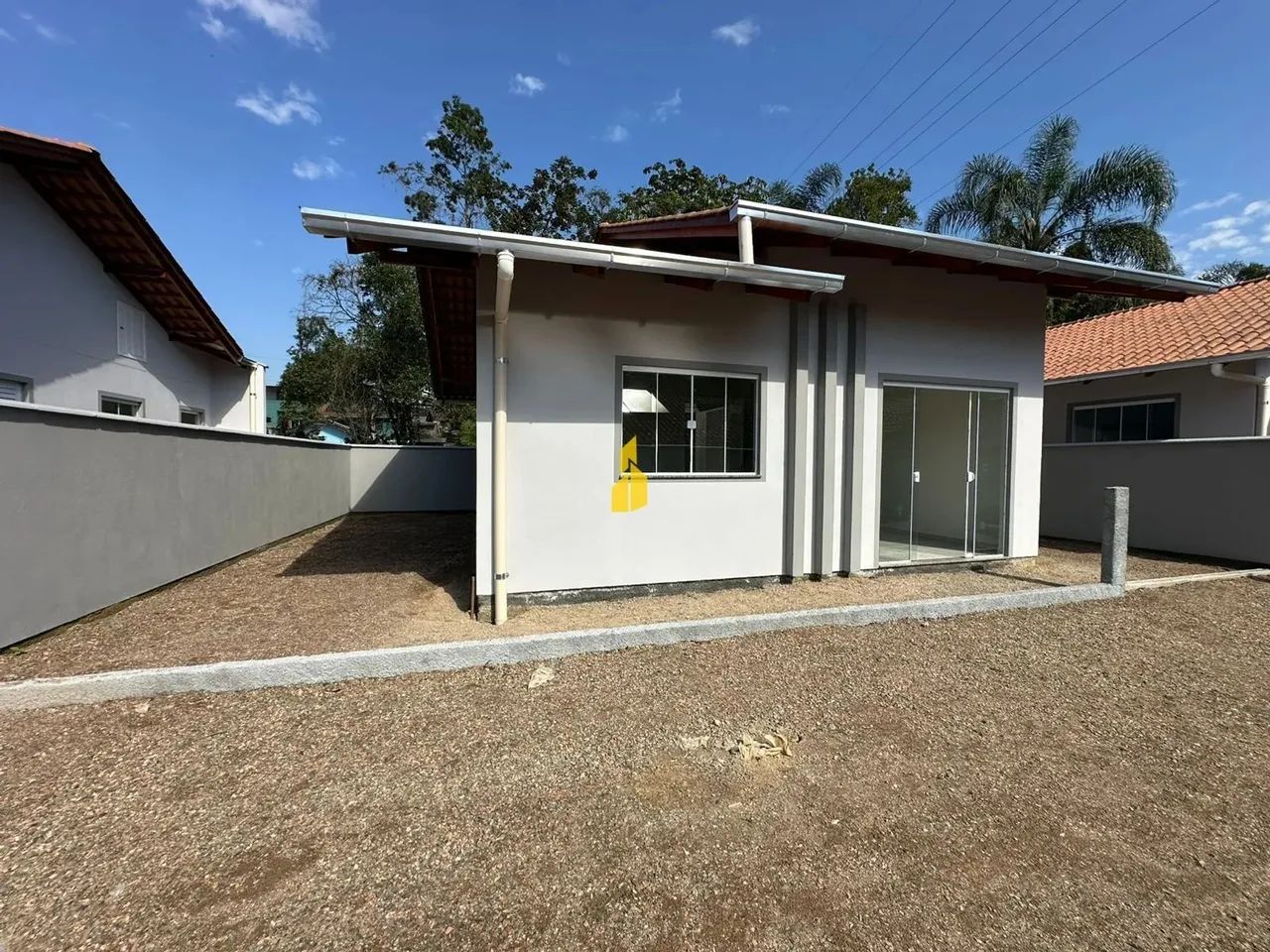 Casa á venda no Bairro Araponguinhas