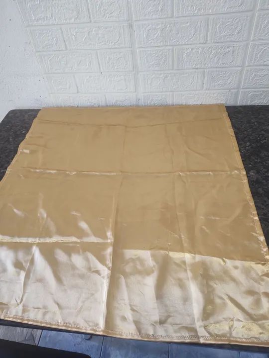 Toalha de Mesa de cetin  Preta e dourada - Foto 5