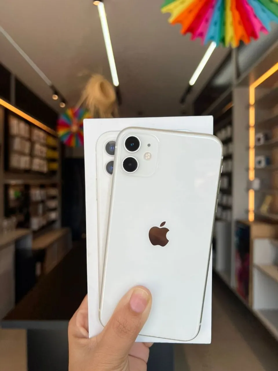 iPhone 11 128Gb semi-novo saúde da bateria 82%