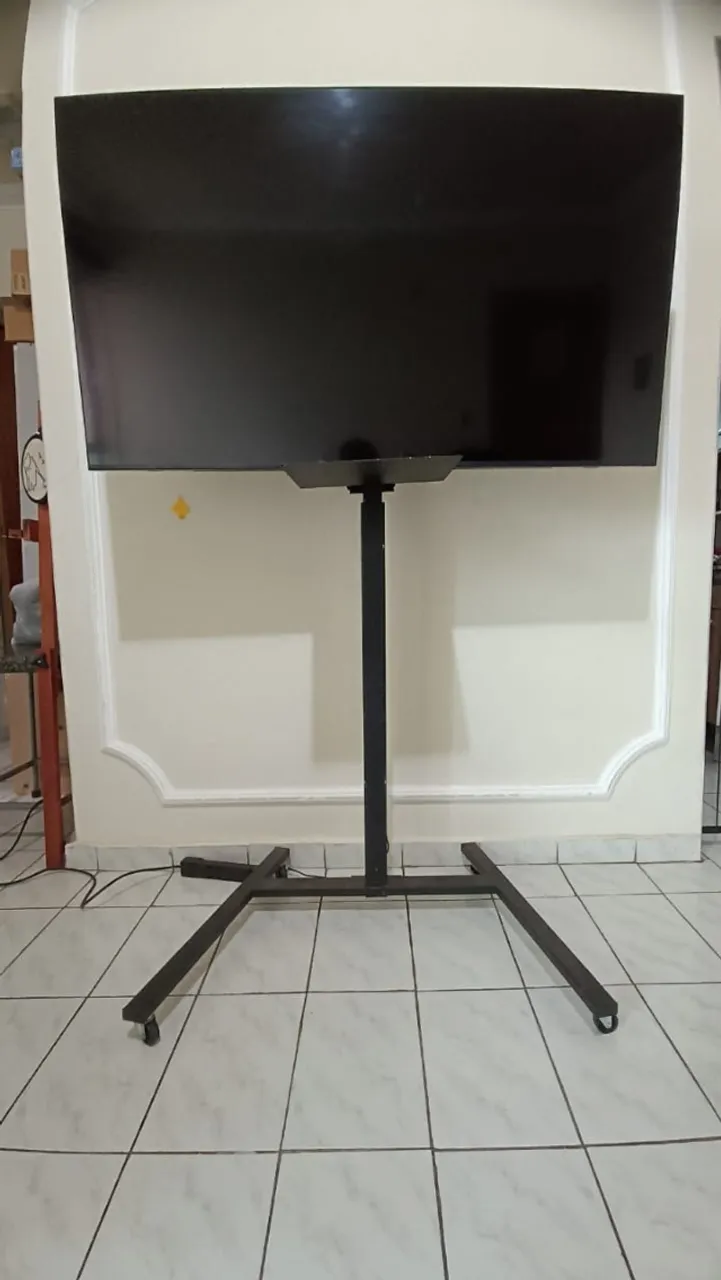 TV Samsung 50" 4K Crystal UHD + Suporte de Aço Incluso