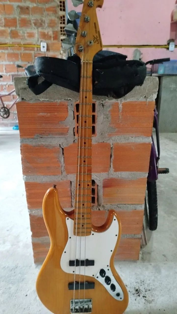 Baixo jazz bass 4 cordas SX.