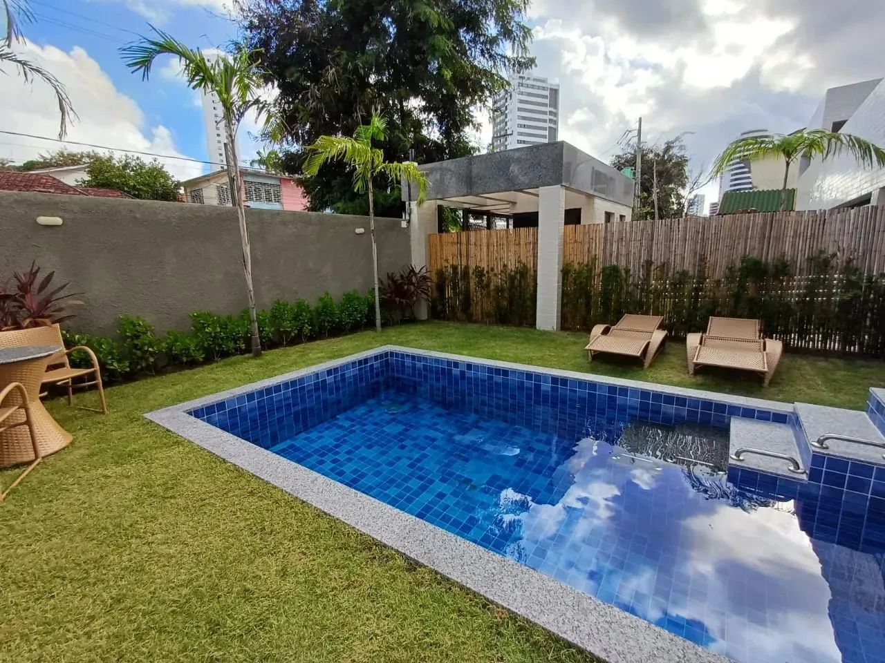 Alugo apartamento novo com 03 quartos, suíte e 01 vaga na Boa Vista - Recife - PE