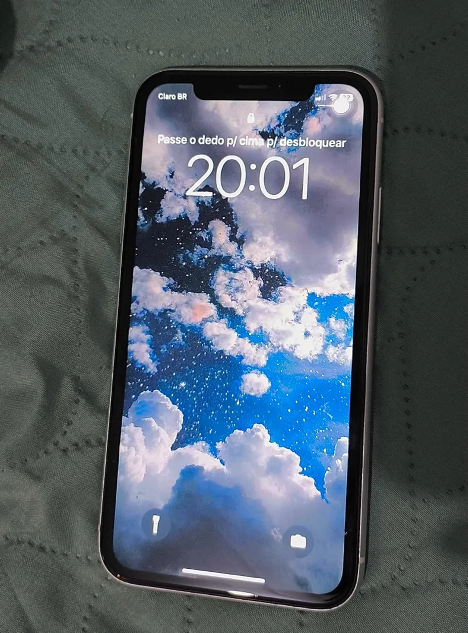 iPhone XR 64GB Branco - Ótimo estado! R$ 900,00