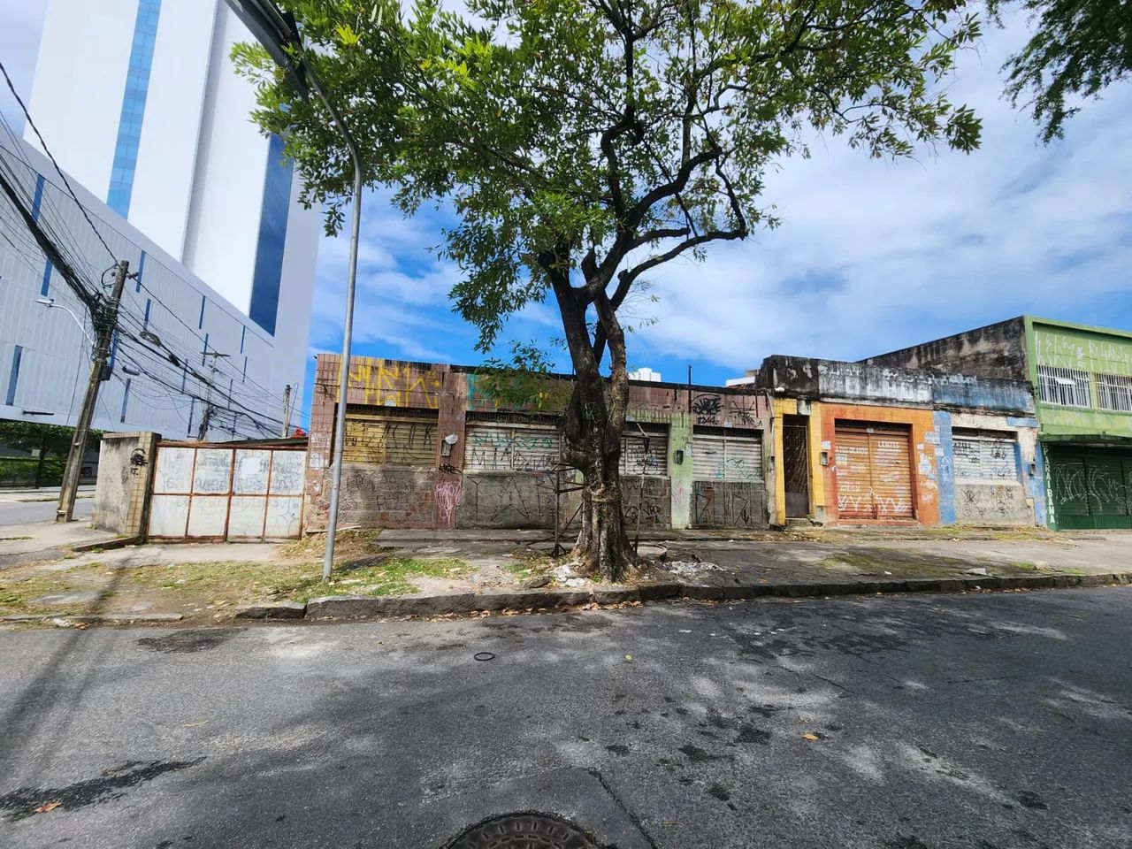 Terreno com 283m2 no Pina, incluso ( casa construída e mais 6 box para lojas ) p/ R$ 1.800