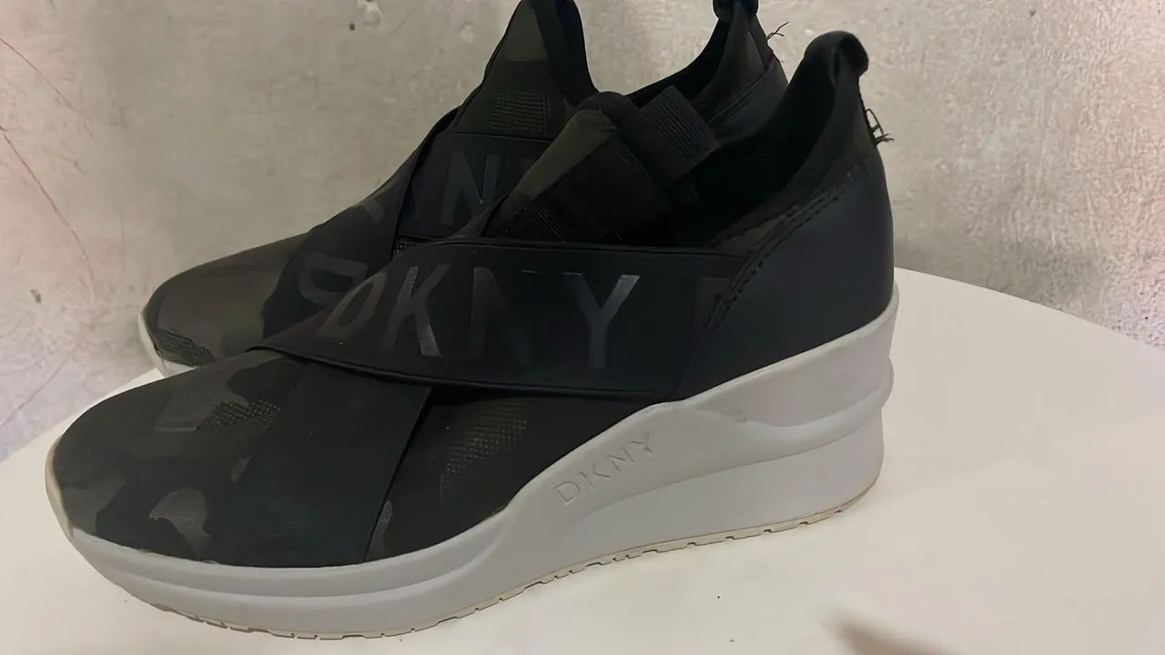 Tênis DKNY Preto - 37  - Foto 4