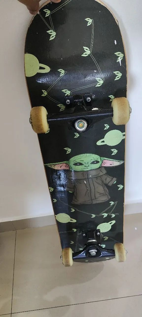Skate Profissional com estampa do Baby Yoda