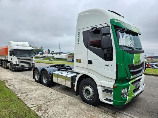 Iveco Hiway 440 6x2 Ano 2017 Teto Alto automático Suspensão Mola - Foto 5