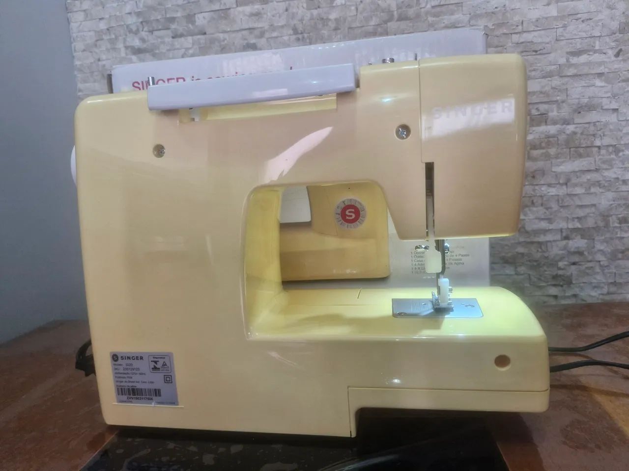 Máquina de Costura Singer simple - Foto 2
