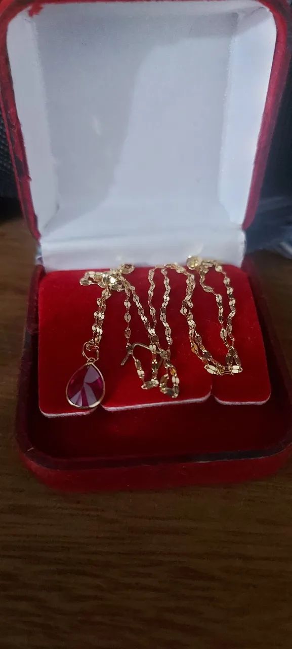 Colar de Ouro com Pedra Rubi