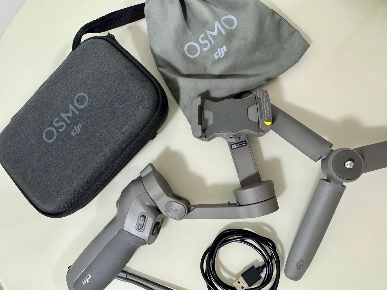 Estabilizador DJI Osmo Mobile 3 - Foto 2