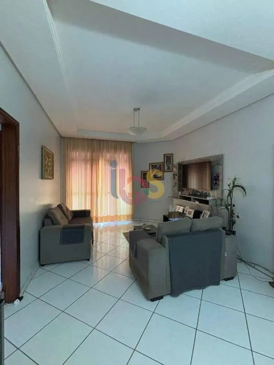 Vendo uma Excelente Casa Espaçosa, Ventilada, e Iluminada