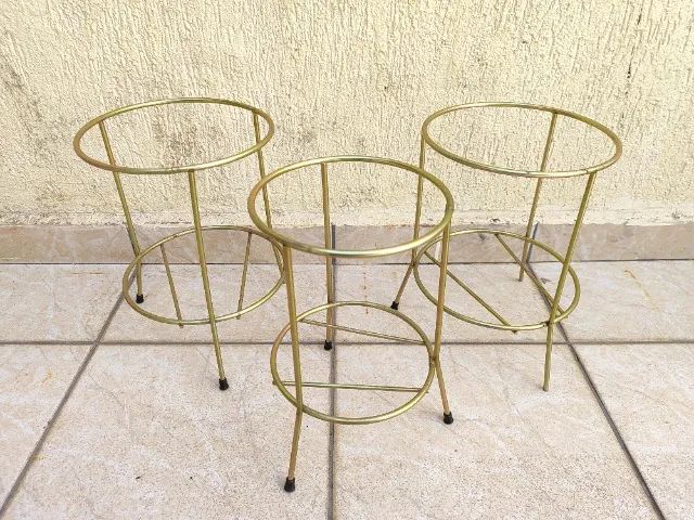 Suporte para Vaso ou Extintor Dourado Conservado. - Foto 3