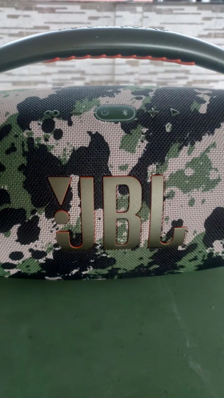 Caixa de Som JBL - Camuflada - Bluetooth