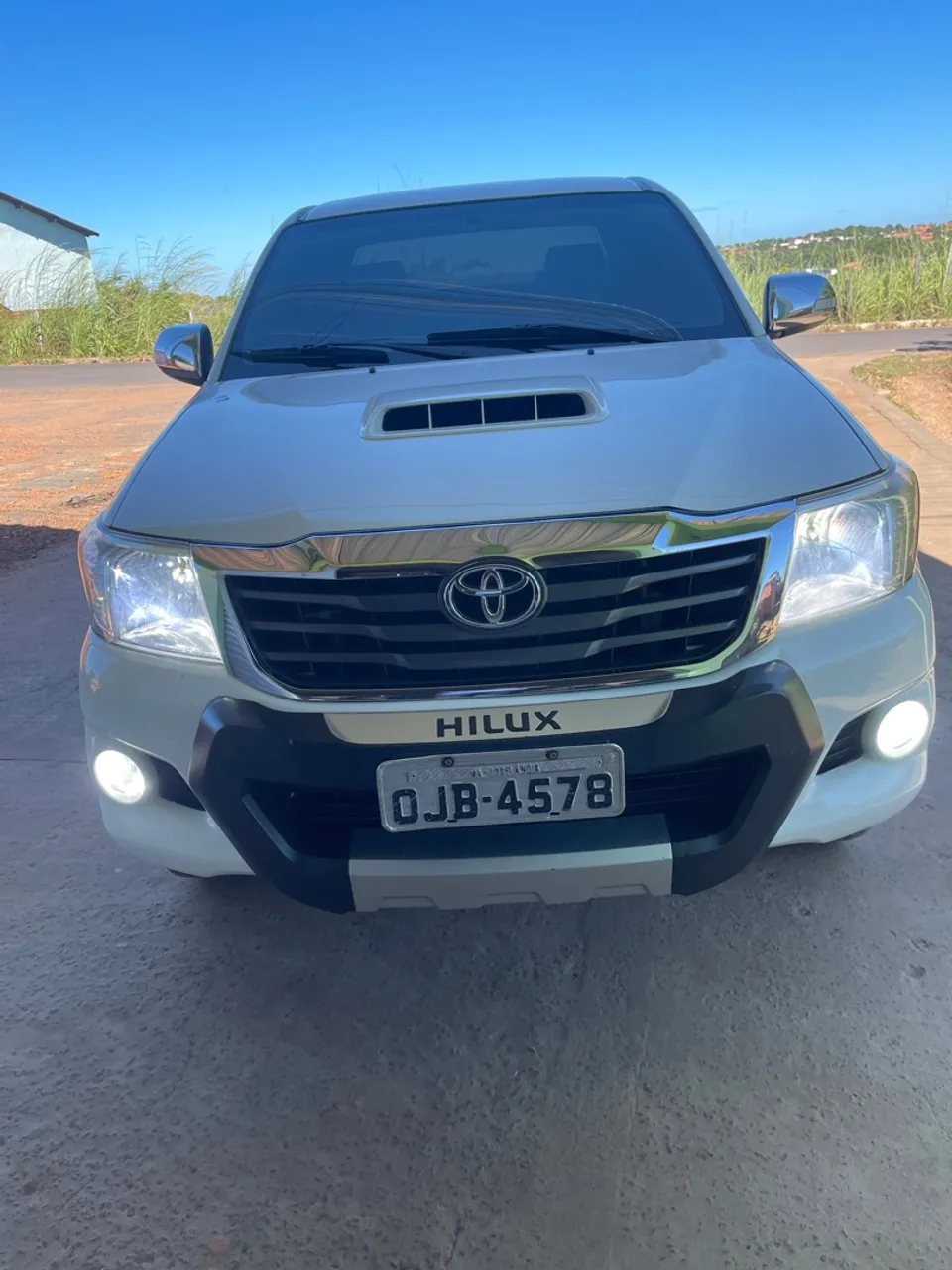 Hilux 2013, bem conservada, sem defeitos, completa