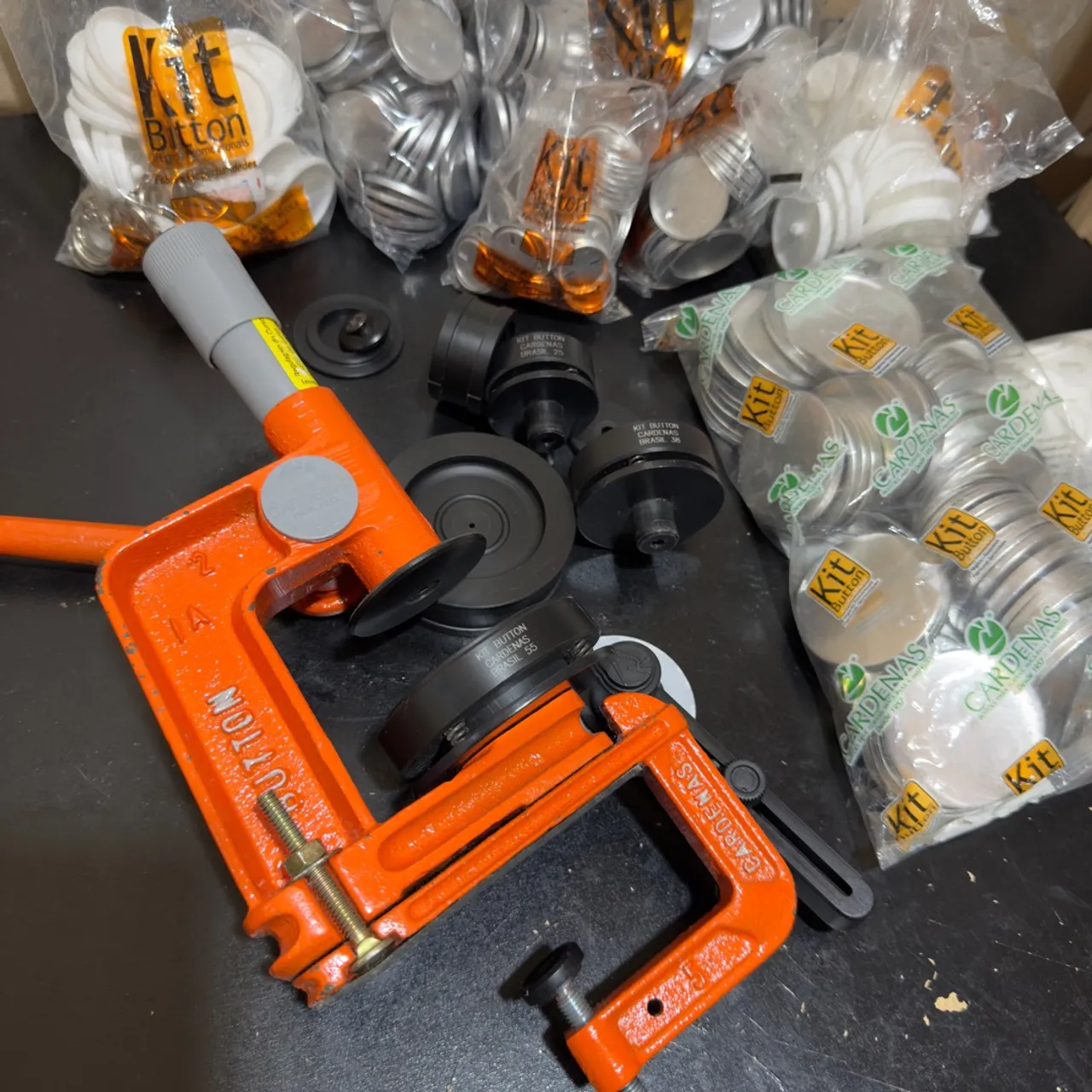 Máquina de bottons com 3 matrizes
