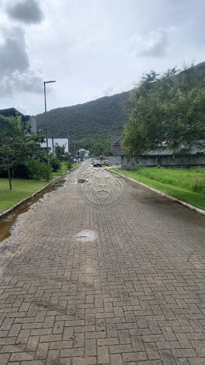Terreno em condomínio fechado a venda na Armação, Florianópolis