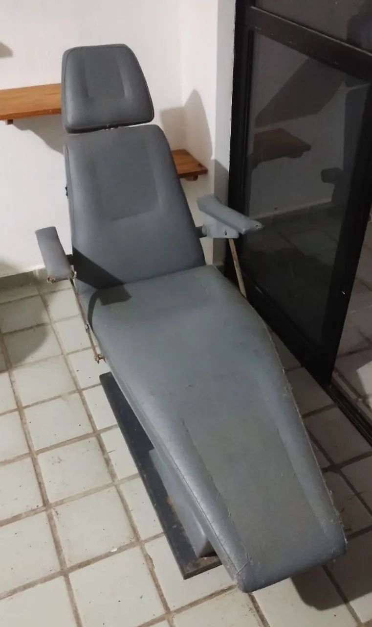 Cadeira  estilo banco reclinável 