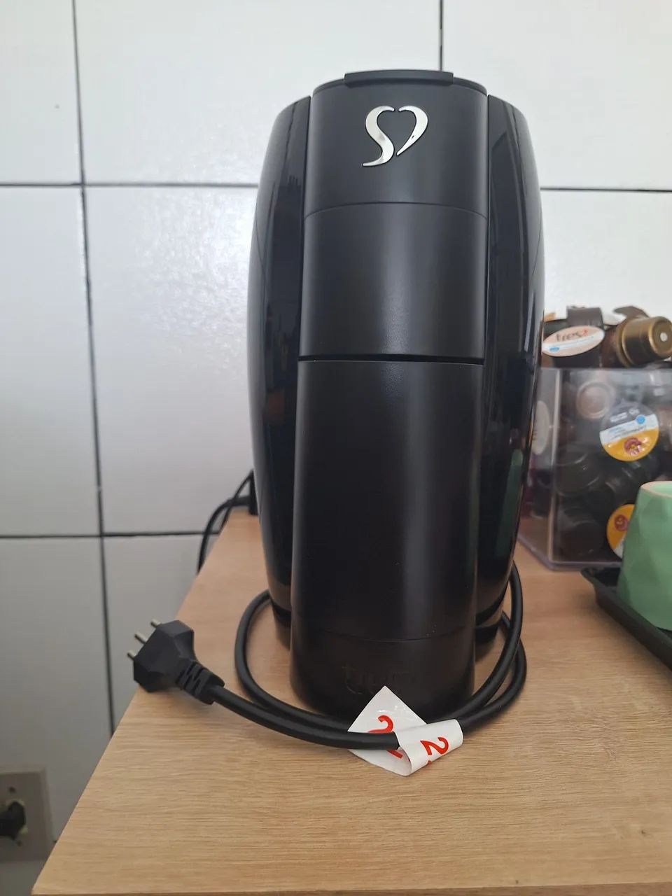 Cafeteira Espresso Três Corações *BRINDE 4 XÍCARAS E 20 CÁPSULAS*