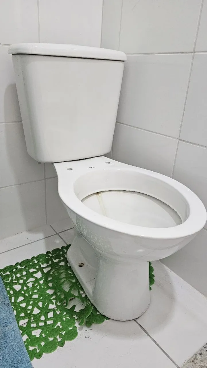 Vaso sanitário Deca com caixa acoplada