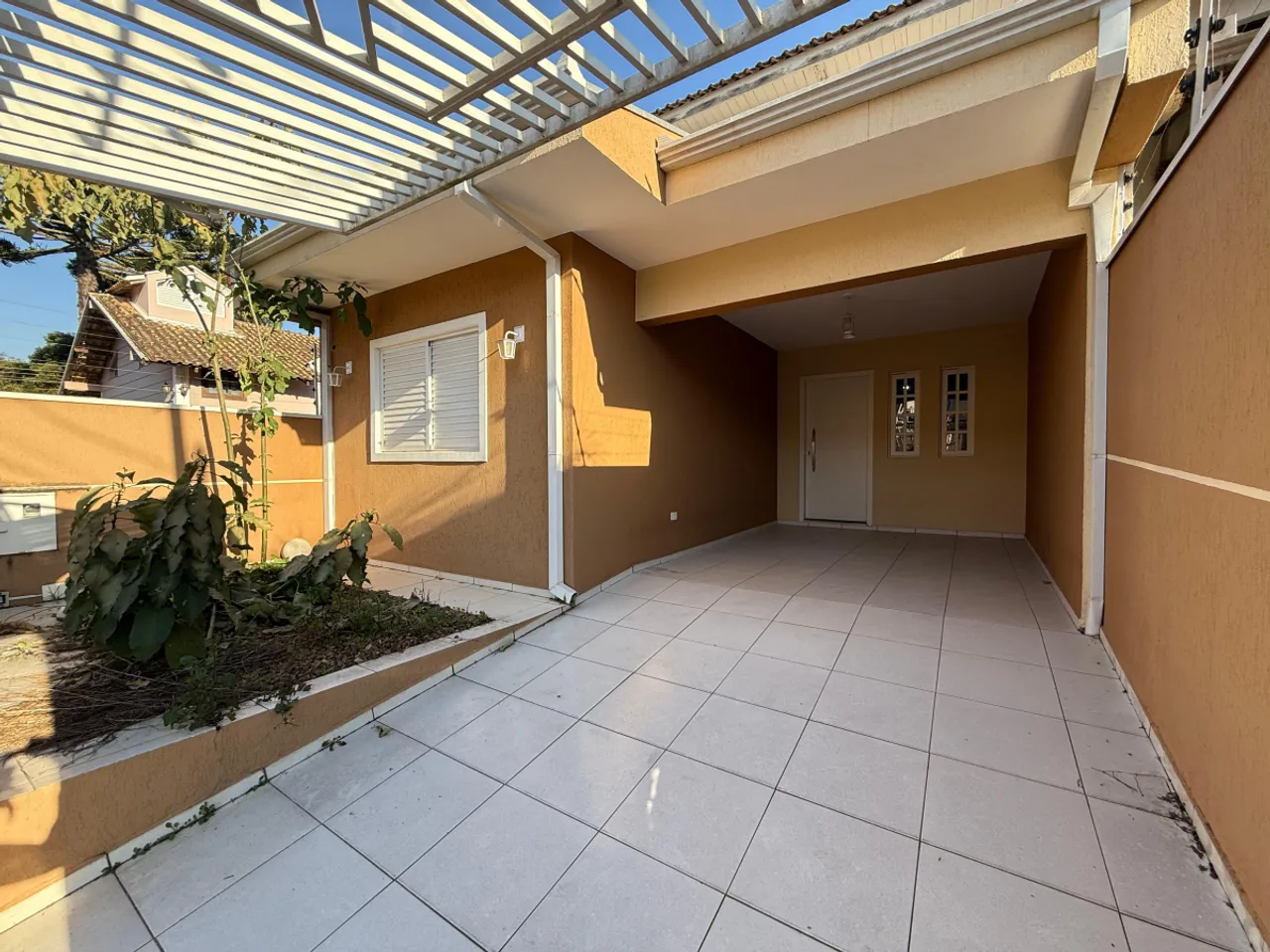 Casa em ALMIRANTE TAMANDARÉ com 123,18m²