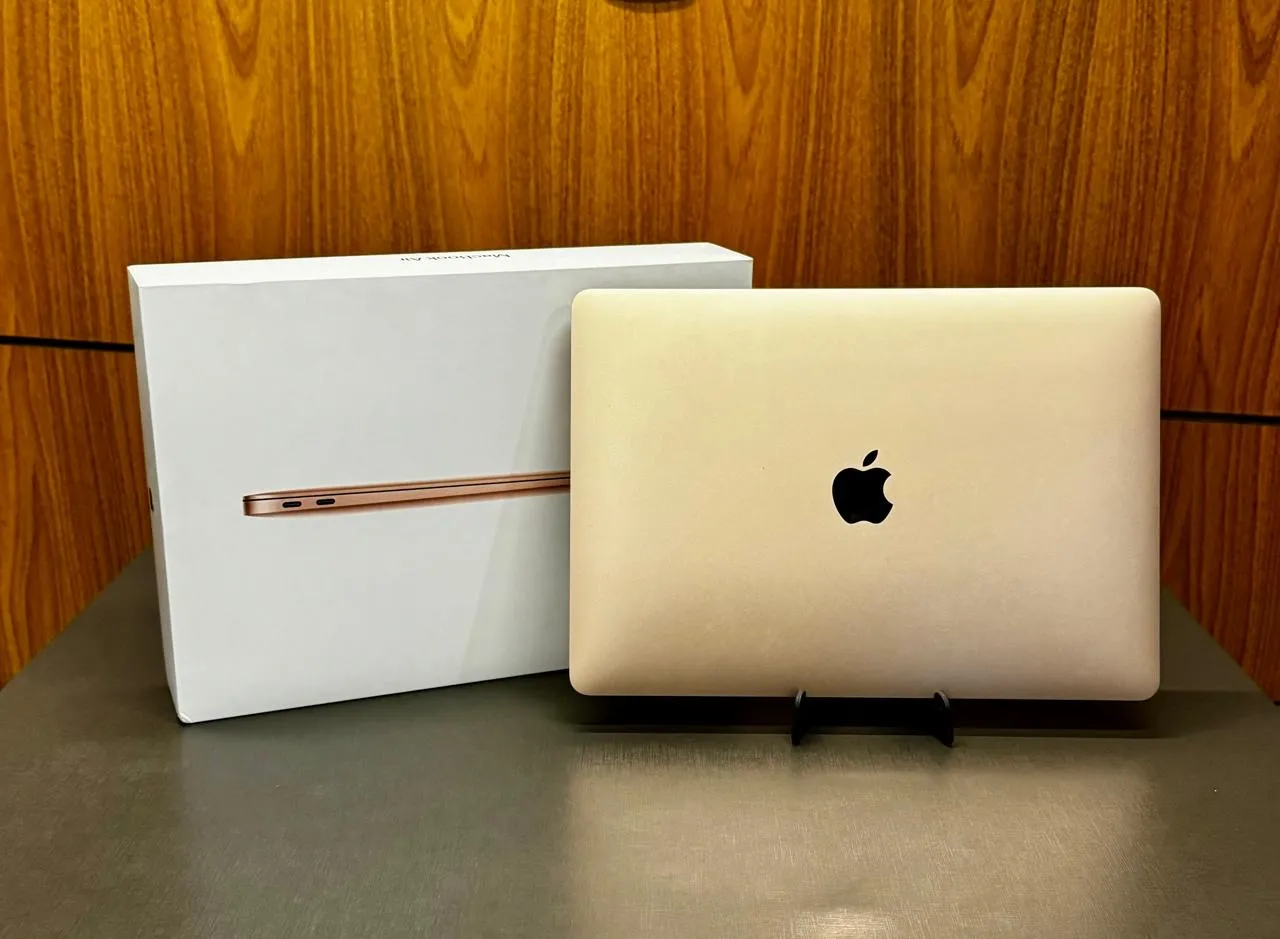 【値下げしました】Macbook air 2020年 ゴールド 新旧ゴールドの色味にうっとり・MacBook Air 2020購入しました