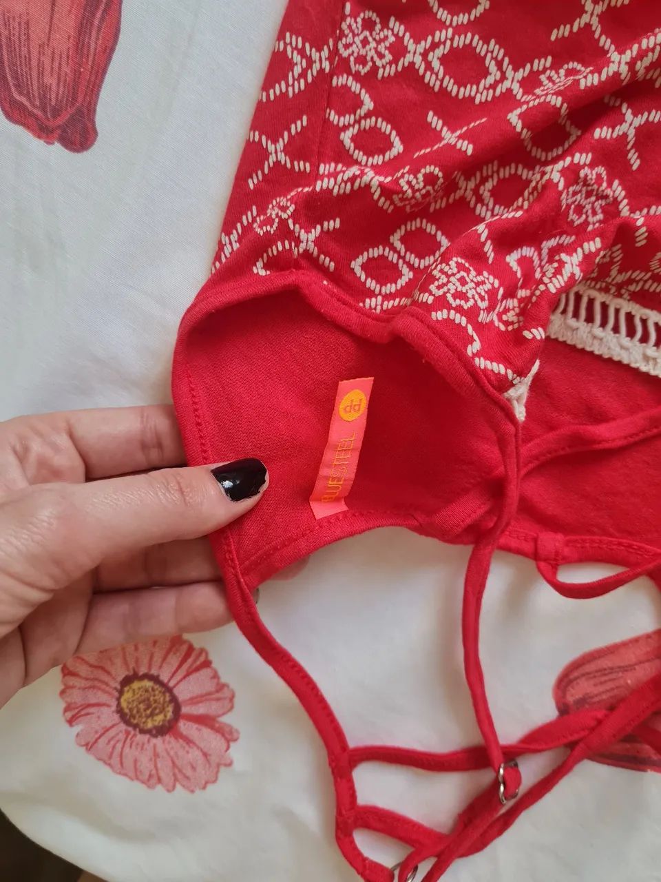 Blusa vermelha com detalhes  - Foto 3