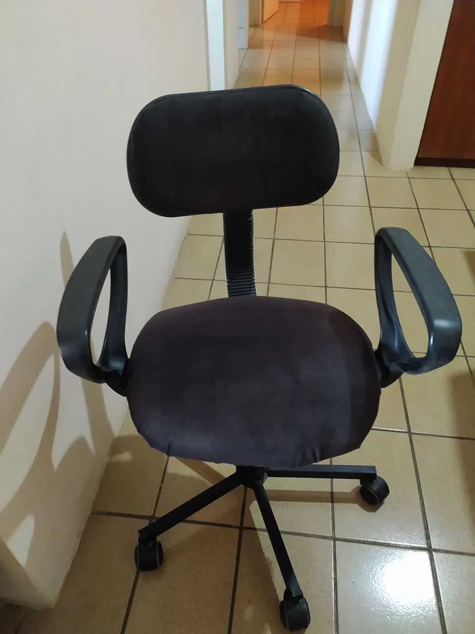 Cadeira de Escritório com Rodas110