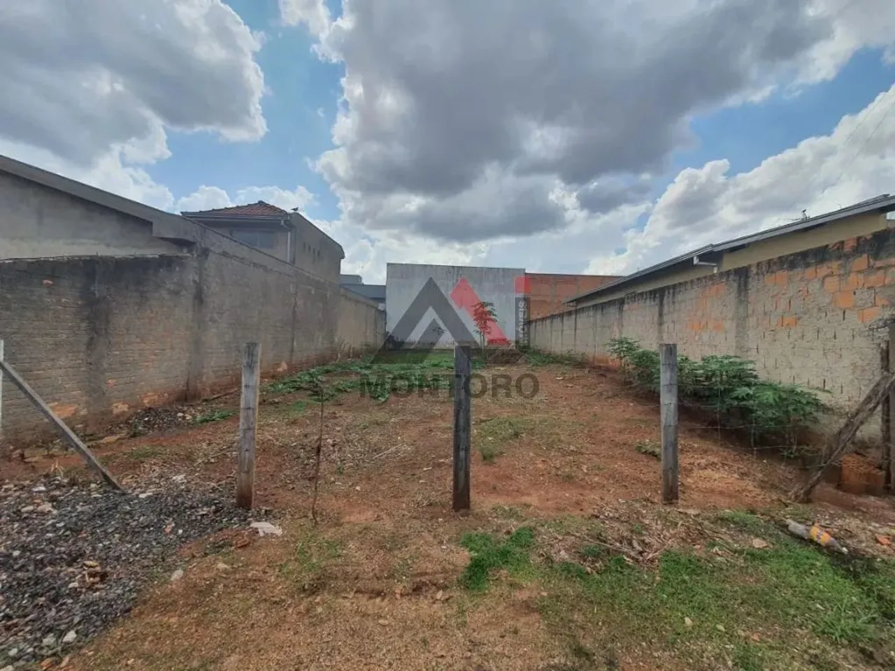 Venda de Terreno / Padrão na cidade de Araraquara