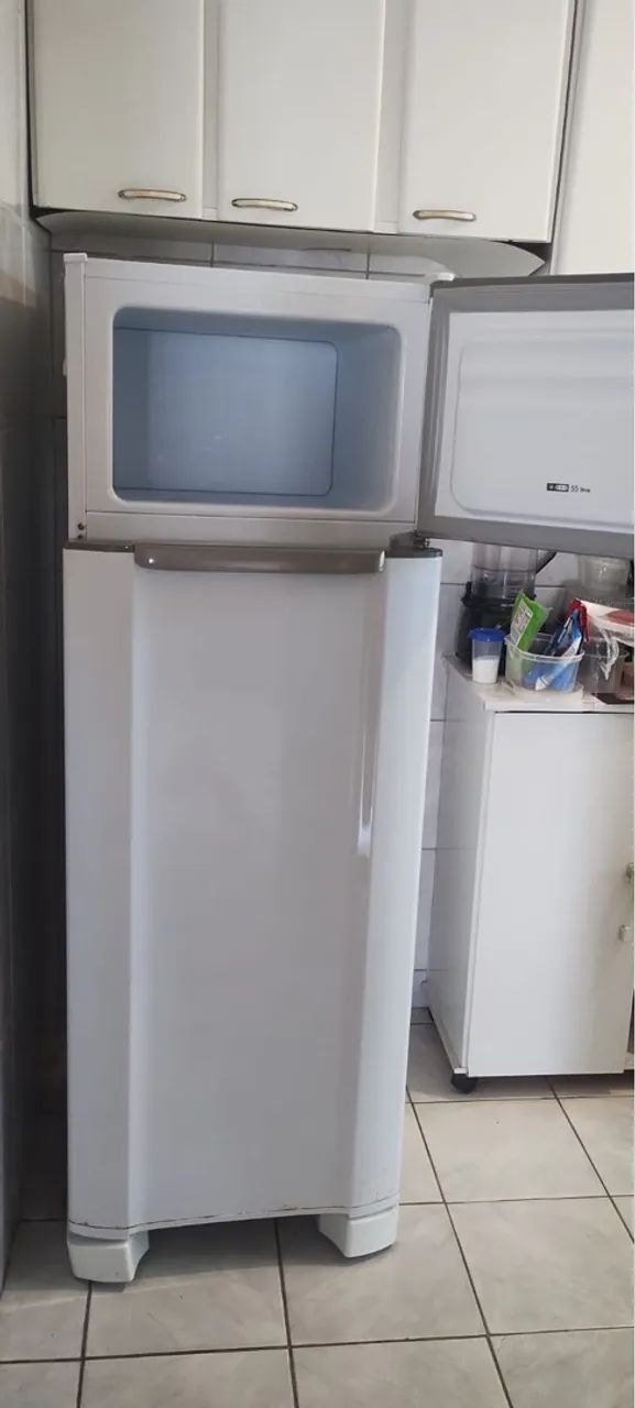 Refrigerador Esmaltec RCD34 Branca 276 litros 2 Portas - Foto 4